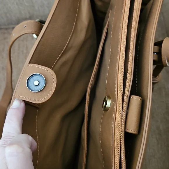 Elegant Tan  Vegan Leather Tote Bag - Picture 5 of 6